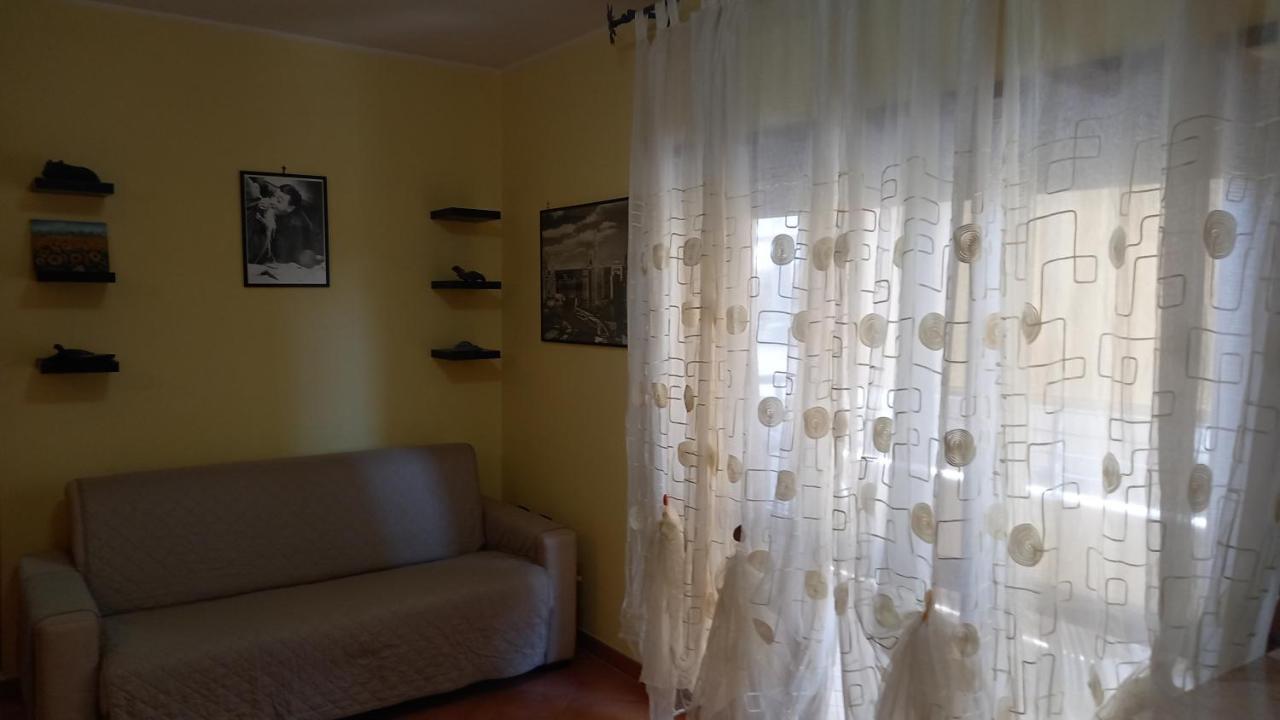Domus Claudio Apartment Fiumicino Bagian luar foto