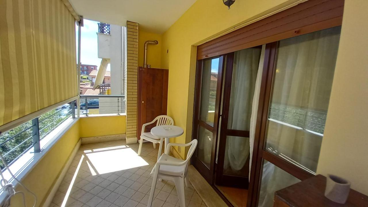 Domus Claudio Apartment Fiumicino Bagian luar foto