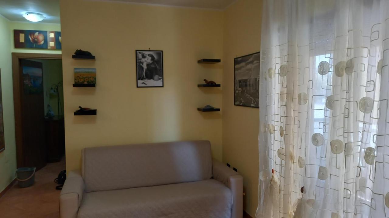 Domus Claudio Apartment Fiumicino Bagian luar foto