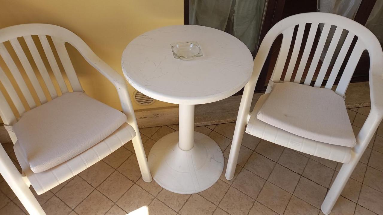 Domus Claudio Apartment Fiumicino Bagian luar foto